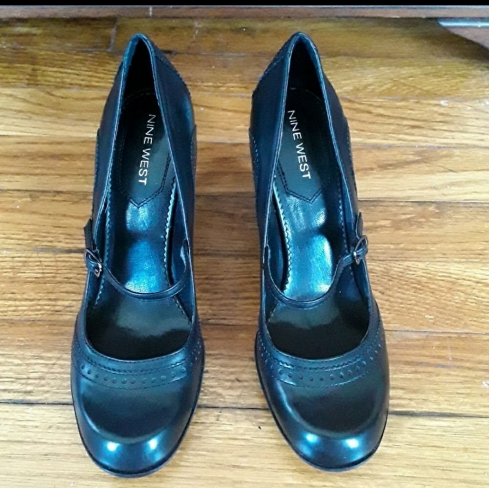 Nine West black pumps